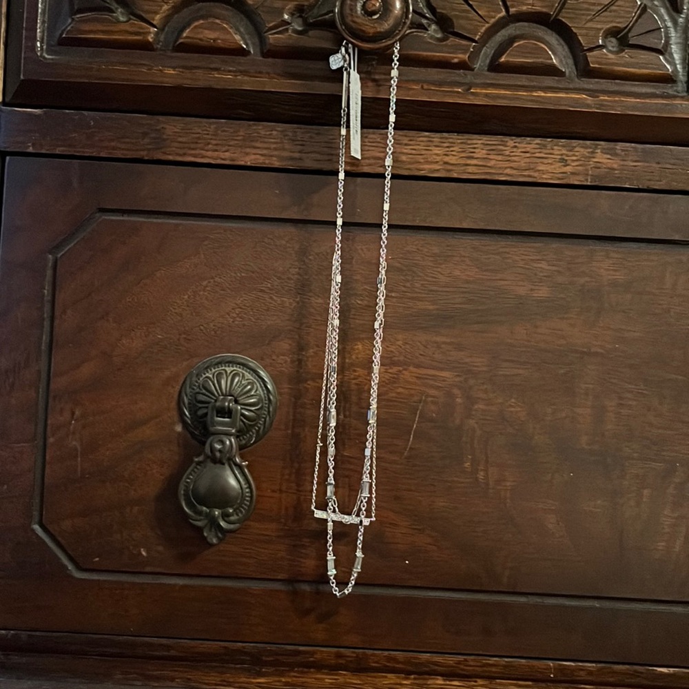 Brand new, never worn silver Kendra Scott necklace